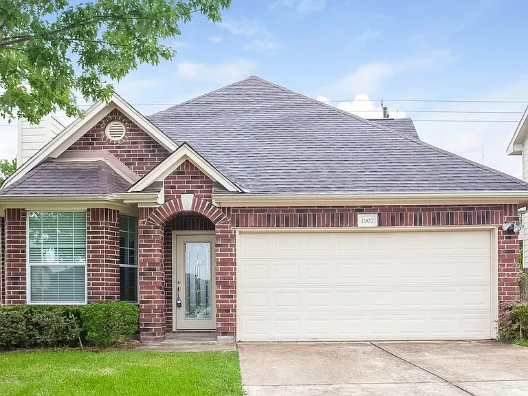 1907 Doliver Cir — Photo 1