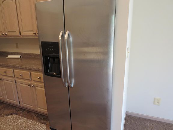 Refrigerator with Ice and water Dispenser