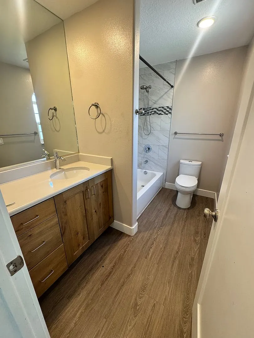 Parkside Townhouse — Photo 3