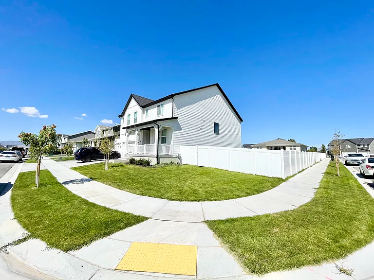 E Chukar Dr — Photo 4