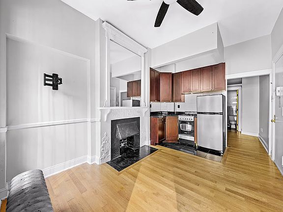 2nd image of 99 Perry St APT 1D
