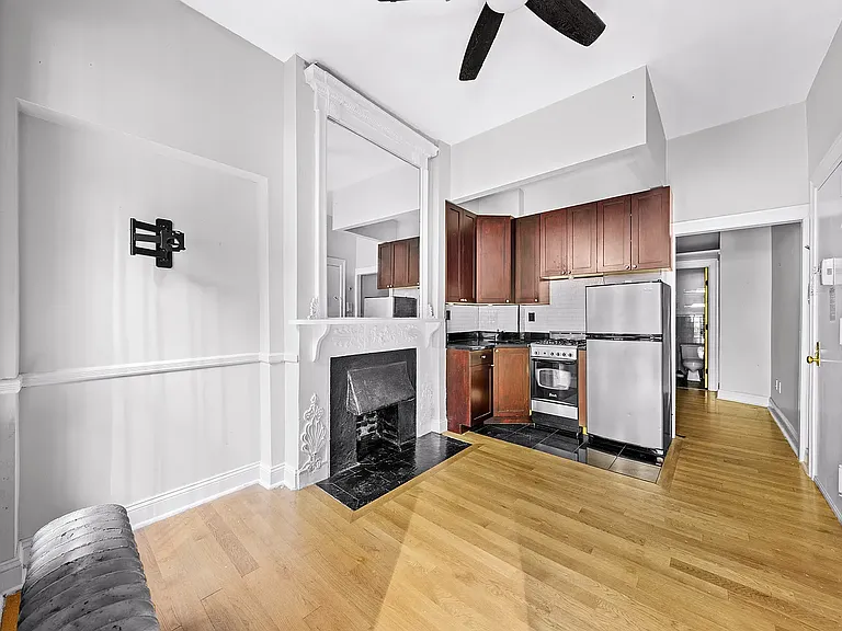 99 Perry St #1D — Photo 2