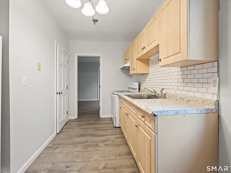 60 Center St #10 — Photo 4