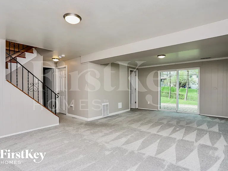1331 Glenstone Dr — Photo 7