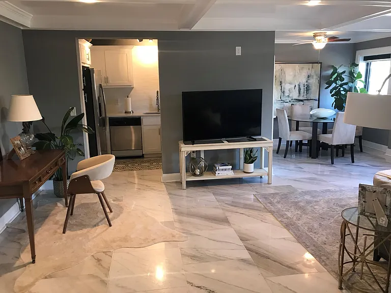 Plaza House — Photo 64