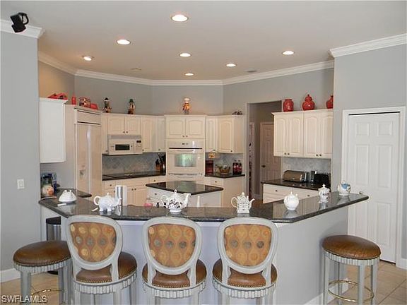 3rd image of 8392 Northhampton Ct