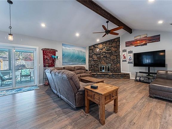 5th image of 2811 W Parkwood Dr