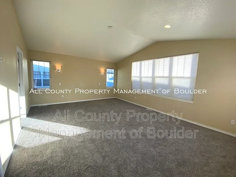 519 Sierra Ave — Photo 23