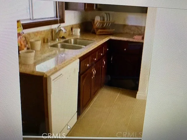 441 N Rockvale Ave — Photo 3