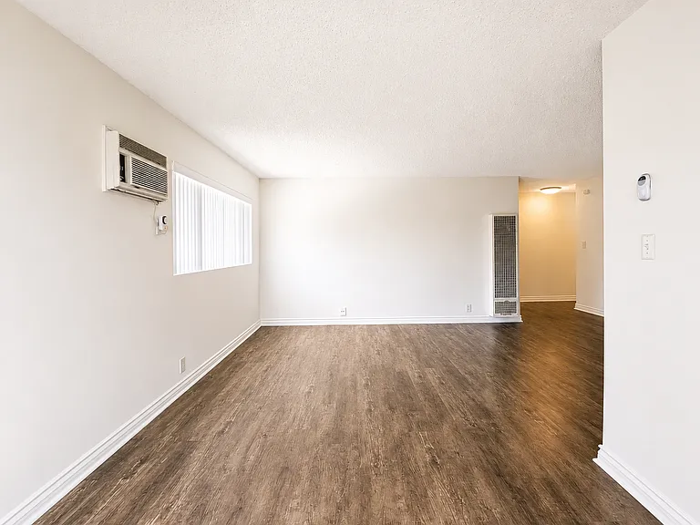 135 N Hayworth Ave #305 — Photo 3