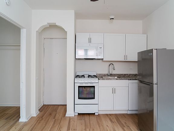 5th image of 4119 N Kenmore Ave APT 303