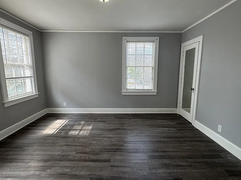 265 E Morehead St — Photo 2