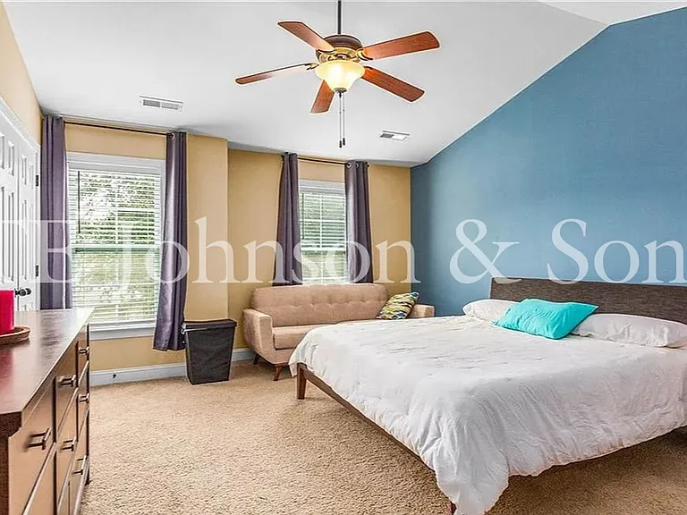 1025 Richmond Park Dr — Photo 15