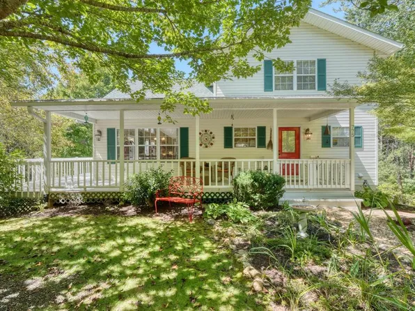 775 Hillside Dr, Warne, NC 28909