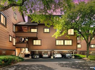 261 Sunset Ky, Secaucus, NJ 07094