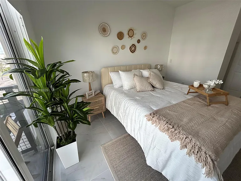 1010 SW 69th Ave #104 — Photo 6