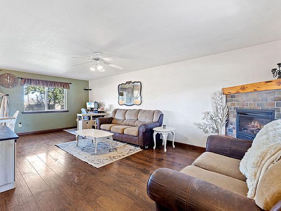 5th image of 633 NE Fieldstone Ln