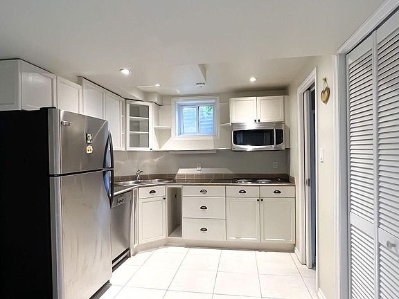 5th image of 313 Bronte Rd