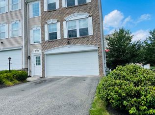 208 Ascot Ct, Coraopolis, PA 15108