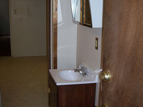 5th image of 28 N Broadway St APT 2C