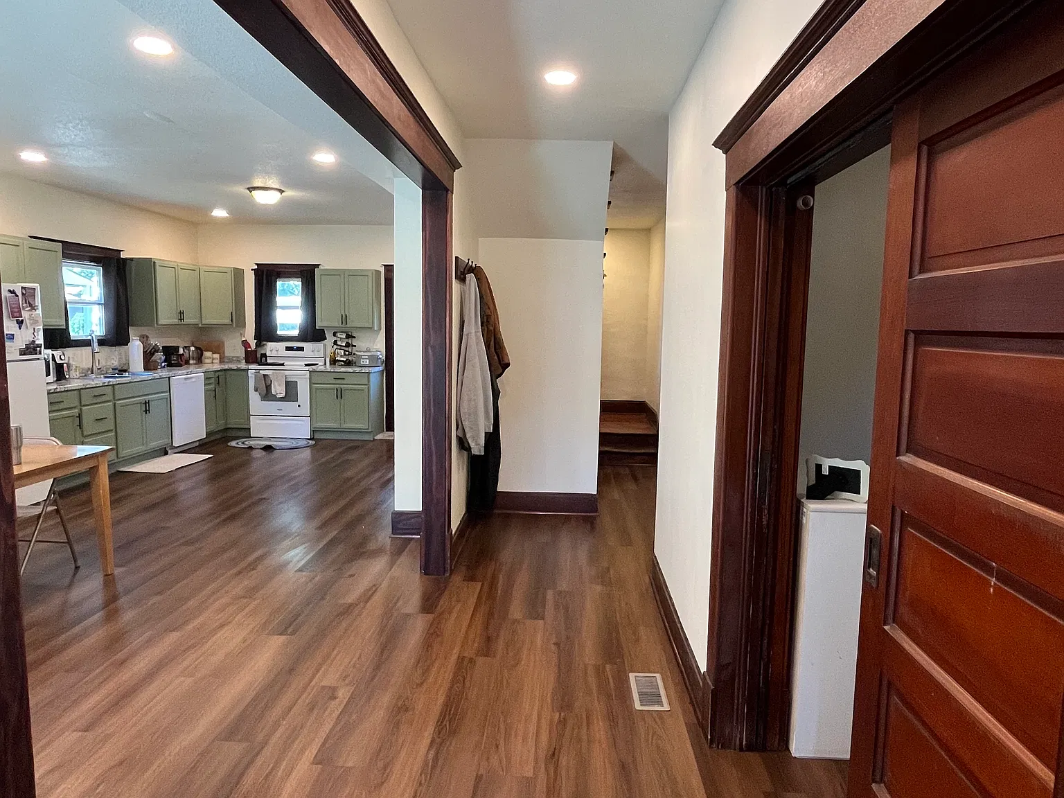 5 bed, 2000 sqft, $2,400 — Photo 3