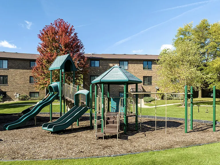 Woodcreek Apartments — Photo 4