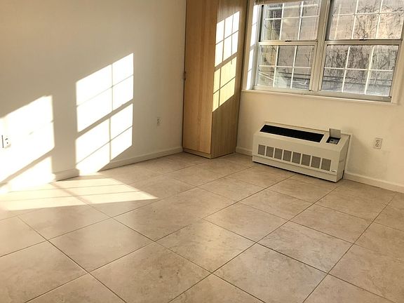 4th image of 30-47 38th St #2FF
