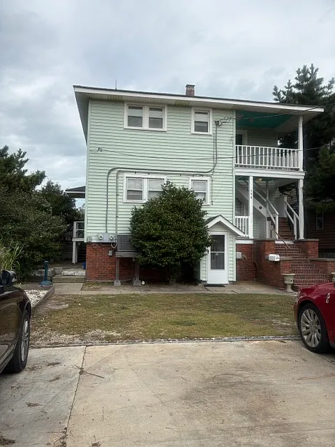 3 bed, 1000 sqft, $2,300 — Photo 1