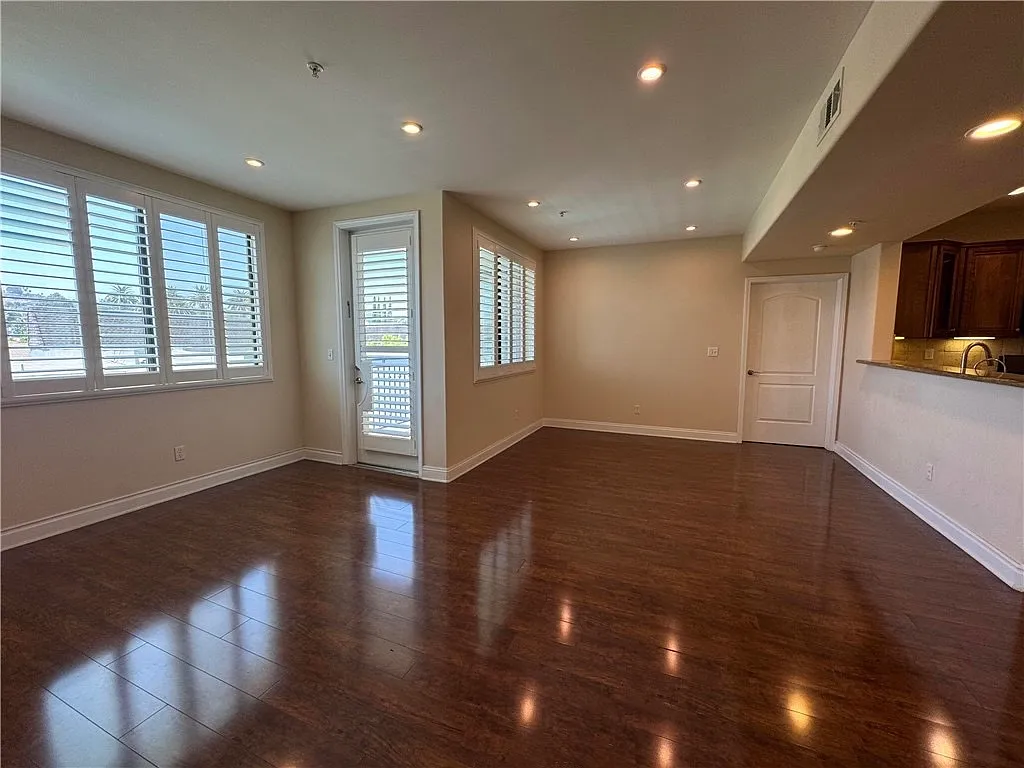 2 bed, 1100 sqft, $3,650 — Photo 4