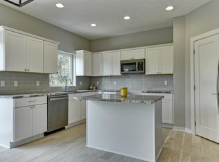 9714 Southby Plz, Omaha, NE 68124