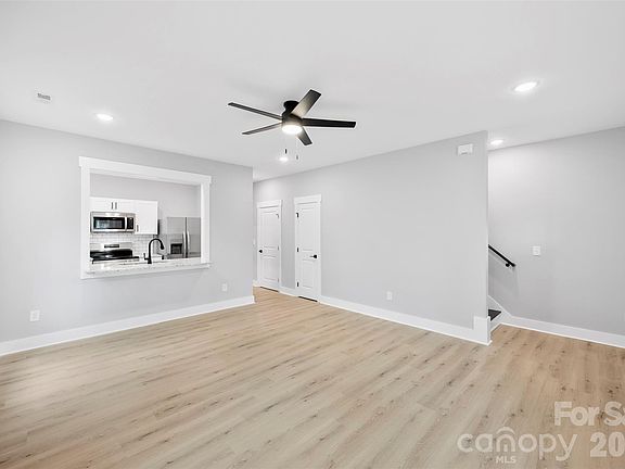 5th image of 392 Park Rd