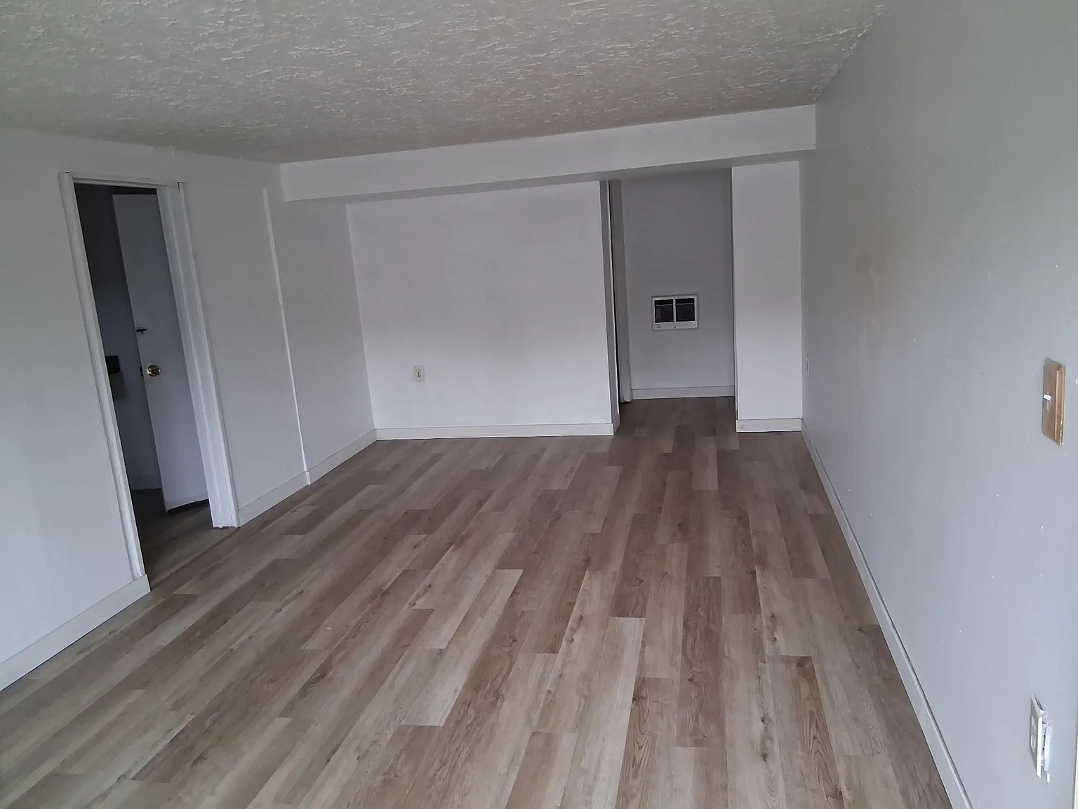 2 bed, 1000 sqft, $1,800 — Photo 2