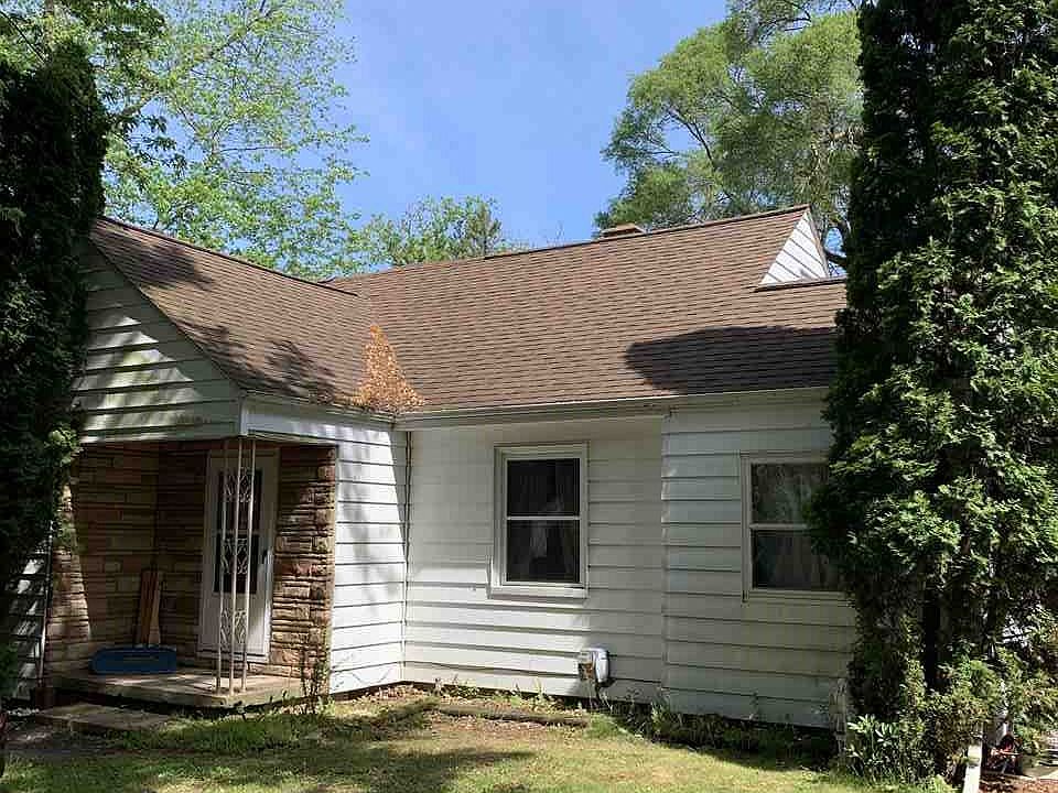 2nd image of 230 Summit St