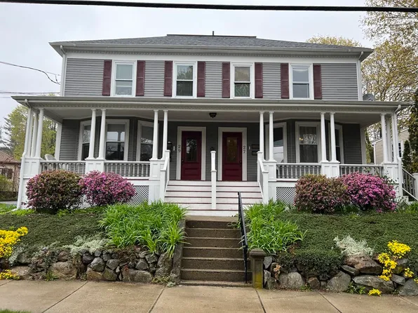 27 Topsfield Rd APT 1, Ipswich, MA 01938