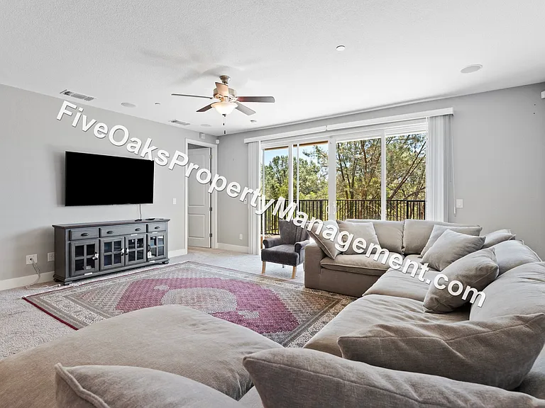 571 Willow Ridge Ct — Photo 5