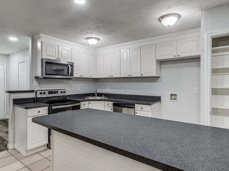 5532 Gibson Dr — Photo 9