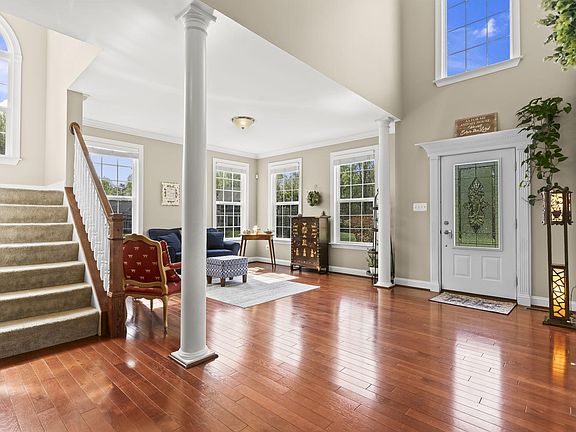 3rd image of 1905 Resting Ridge Ln