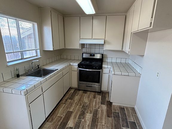 3rd image of 1200 Oak Ave APT C