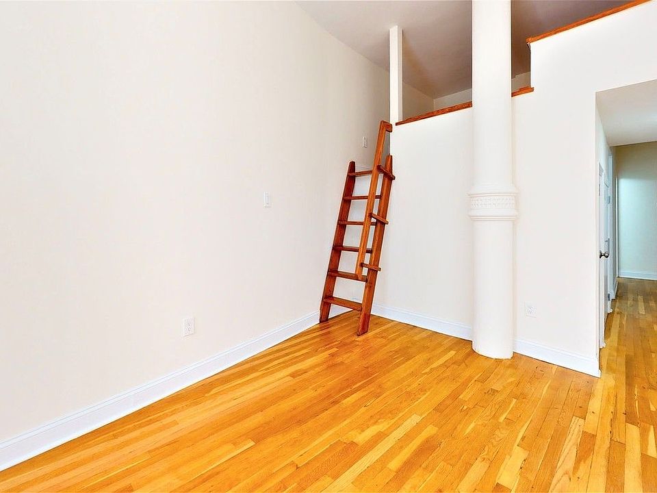 2nd image of 1 Astor Pl APT 2R