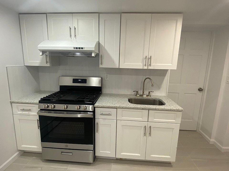 1st image of 139-60 Pershing Cres #G