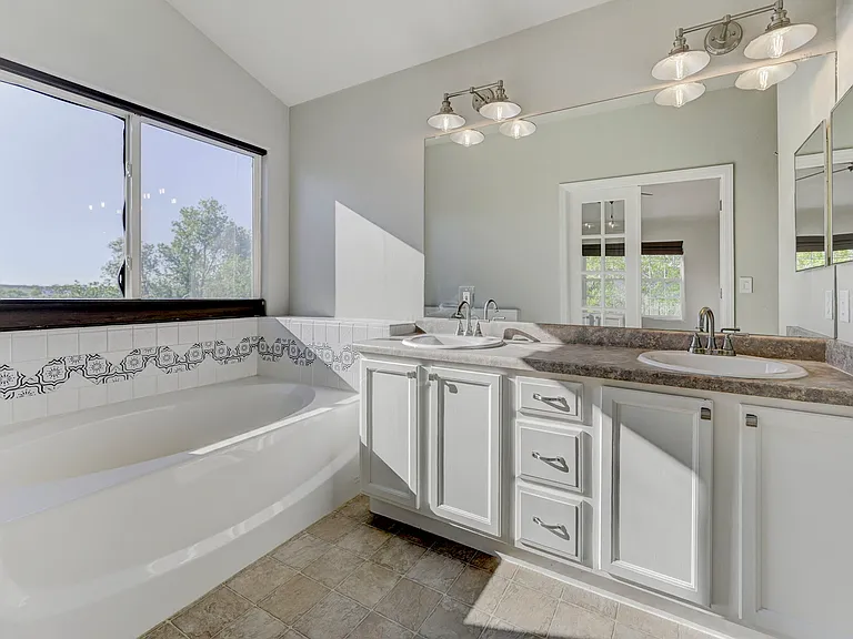 835 Ridgebury Pl — Photo 18