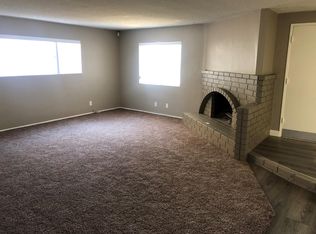 1102 E 32nd St, Signal Hill, CA 90755