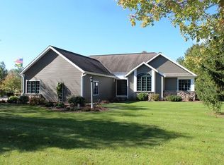 7851 Pathfinder Ln, West Bend, WI 53090