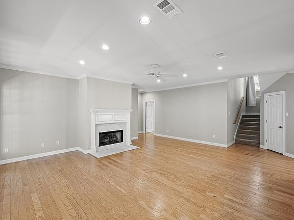 5th image of 4010 Long Champ Dr APT 19