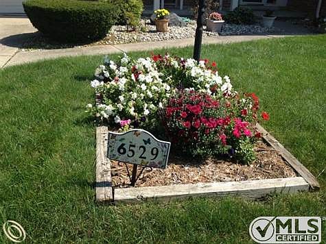 FLOWER BED.JPG
