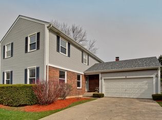8 Altoona Ct, Vernon Hills, IL