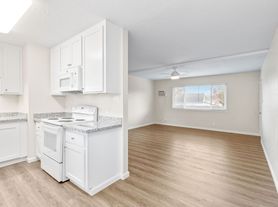 504-532 Even Street, 520
