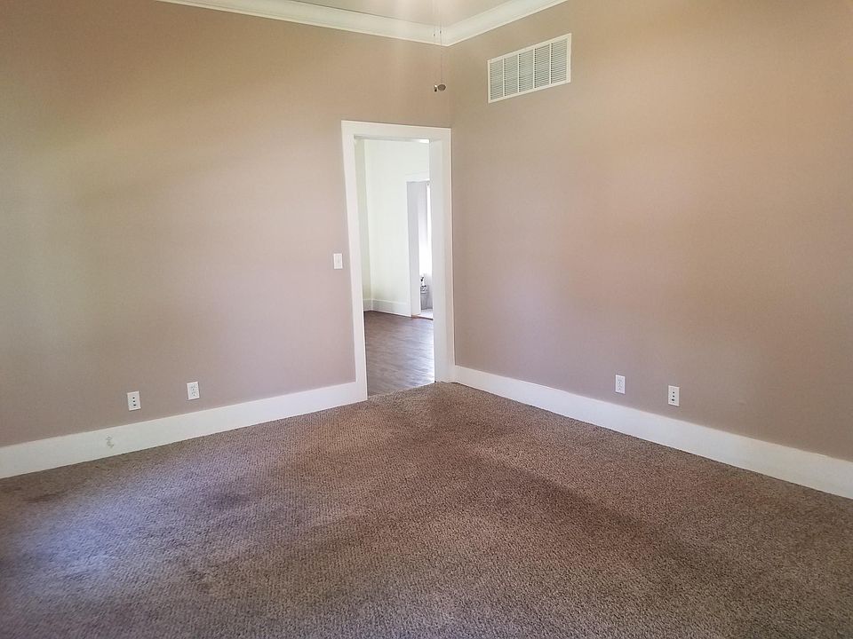 609 Ash St, Wamego, KS 66547 Zillow