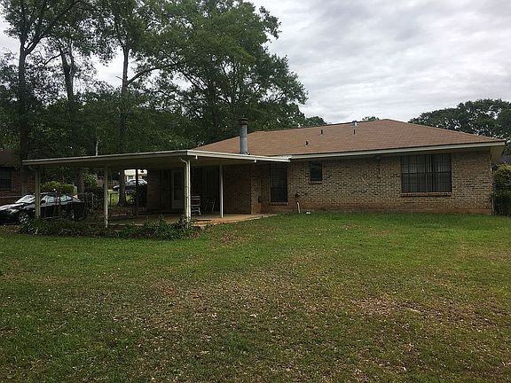 3rd image of 5700 Woodchase Cir E