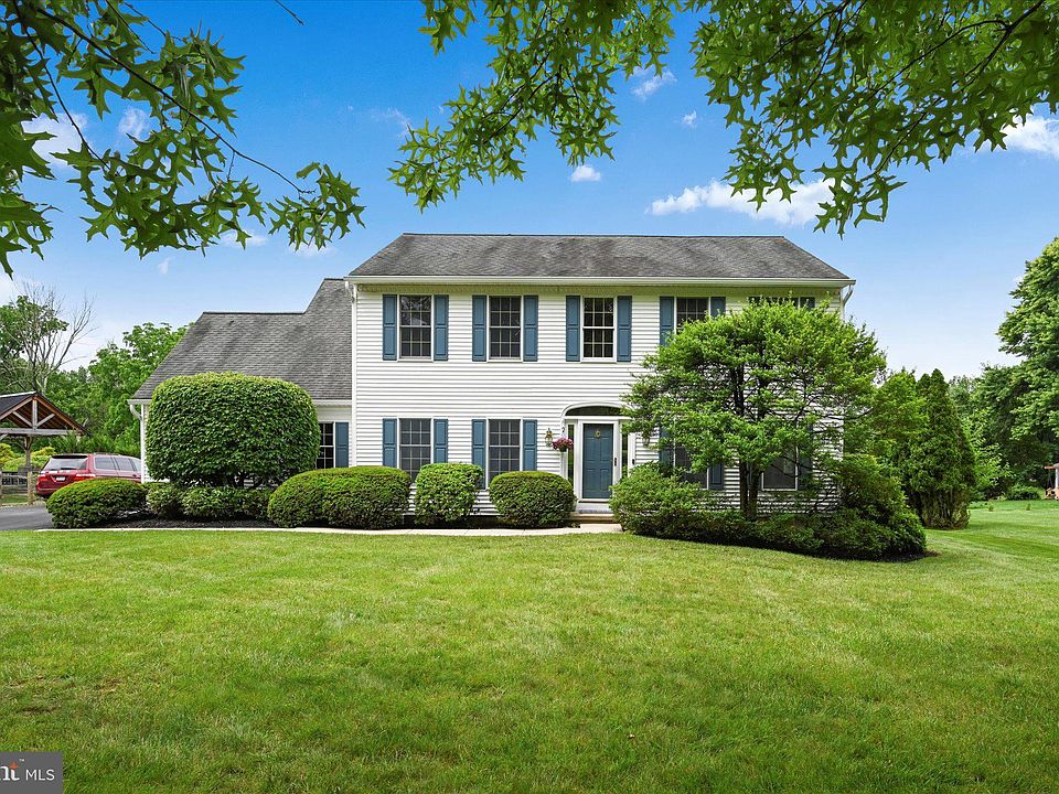 1st image of 104 Brookhollow Dr